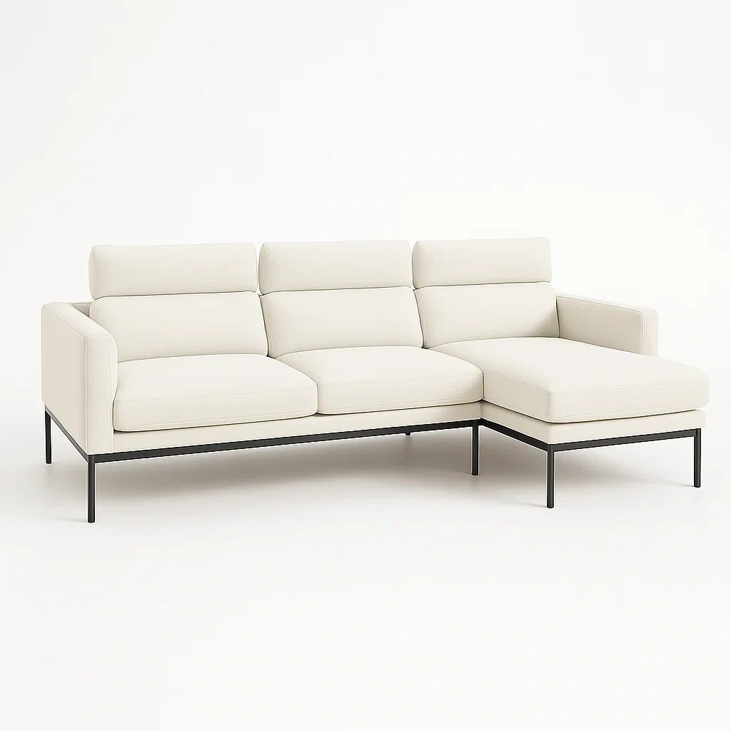 Ecksofa mit Stoffbezug in Cremeweiß und Metallbeinen